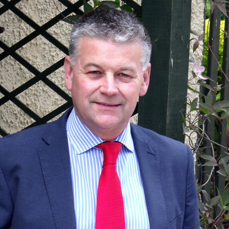 Ian Dony, Woodley's trusted building surveyor