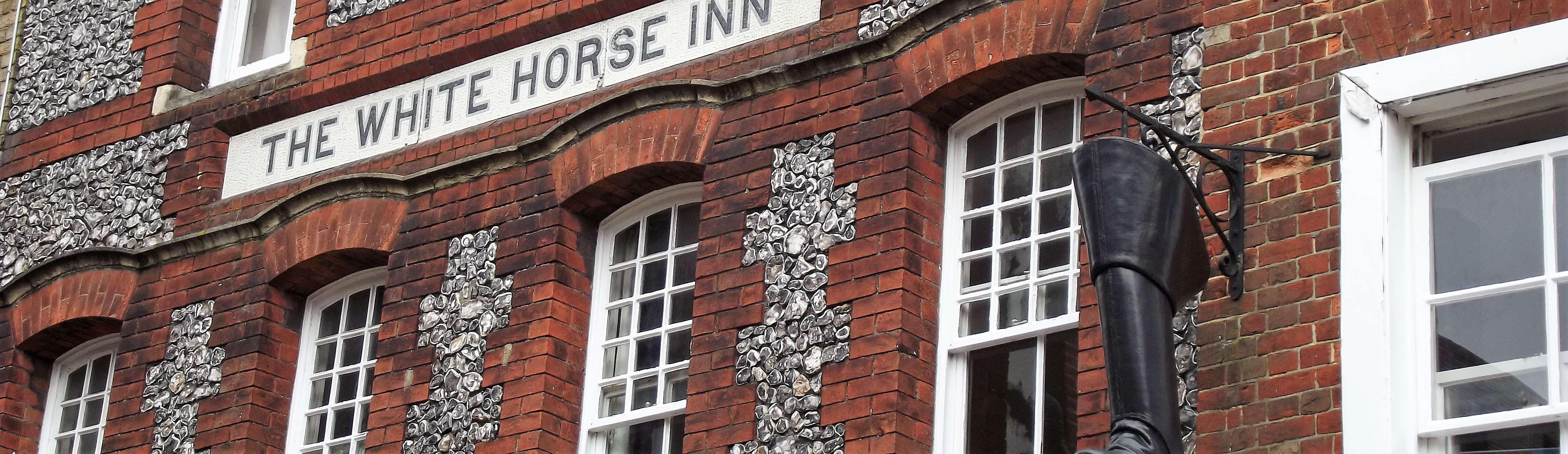 The decorate frontage of the White Horse Inn building in Winchester, built in late C.18