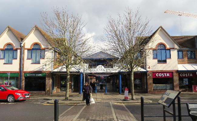 Thatcham-shopping-centre Kingsland Centre, shopping centre in Thatcham