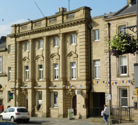 Lloyds_Bank_Building_Alnwick