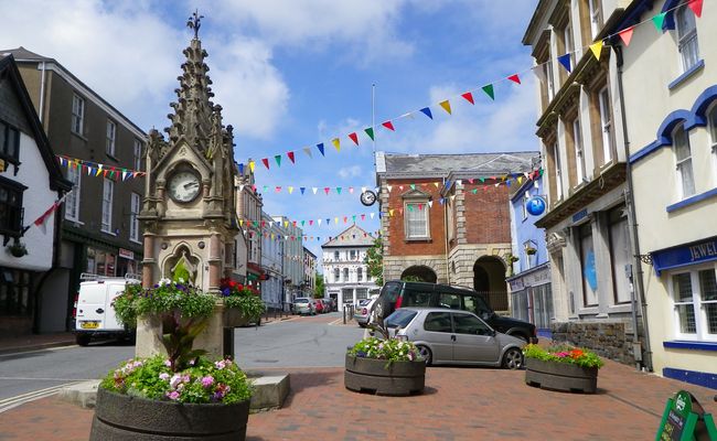 great-torrington-centre Torrington town centre clock