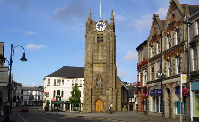 okehampton-town-centre-church St James Chapel in Okehampton