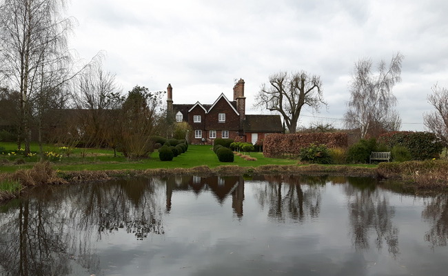 hurstpierpoint-lake-property Lakeside property