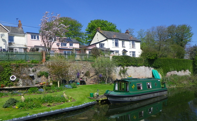 A view of Tiverton Canal