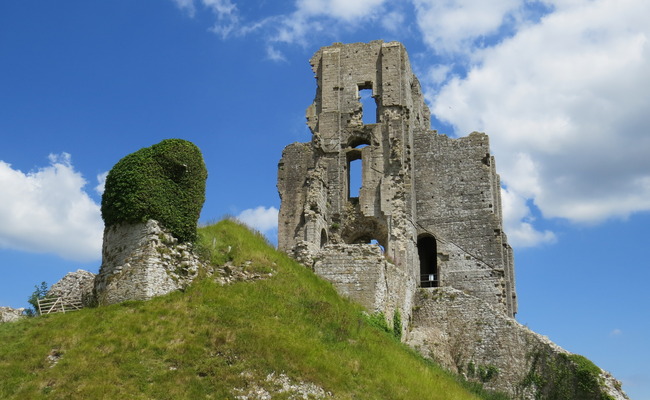 Corfe Castle ruins