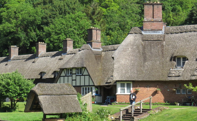 Thatched cottages in Laverstoke