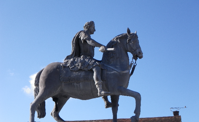 Equestrian statue of William III