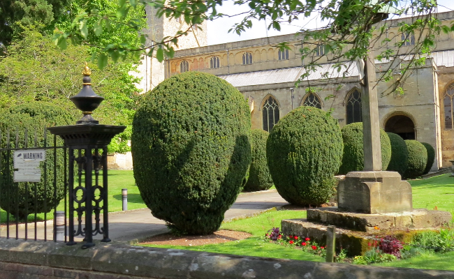 Tewkesbury church gardens