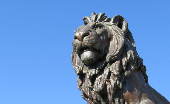 Statue of lion Newport