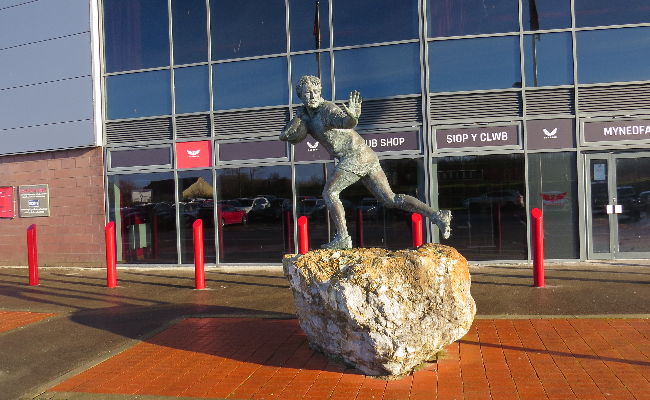 Ray Gravell Statue in Llanelli